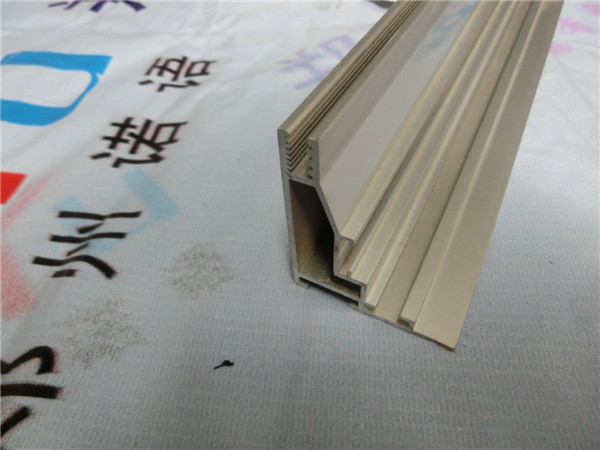 水晶燈箱的基礎清潔維護工作該如何整理